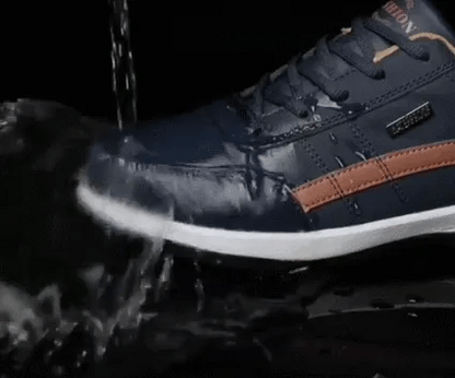 Udobni ortopedski čevlji – s podporo za stopnišče, ki lajša bolečine; lahki, z blaženjem udarcev in vodoodpornim usnjenim zgornjim delom.